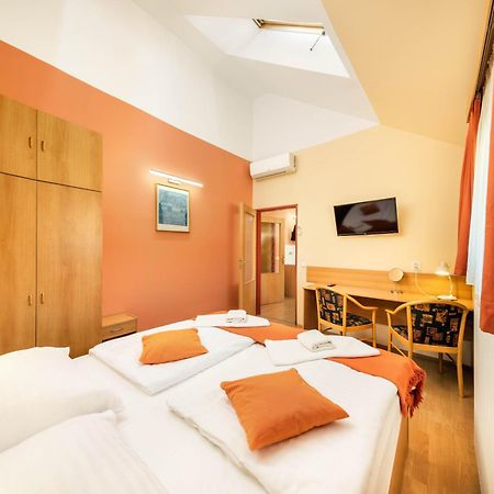 Residence Tabor Прага Екстериор снимка